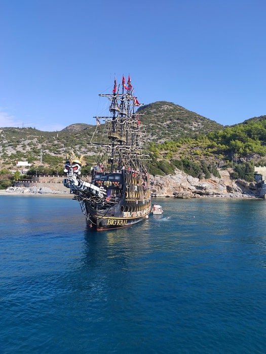 Пиратский корабль Big Kral в Аланье