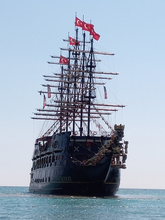 Пиратский корабль Big Kral в Белеке
